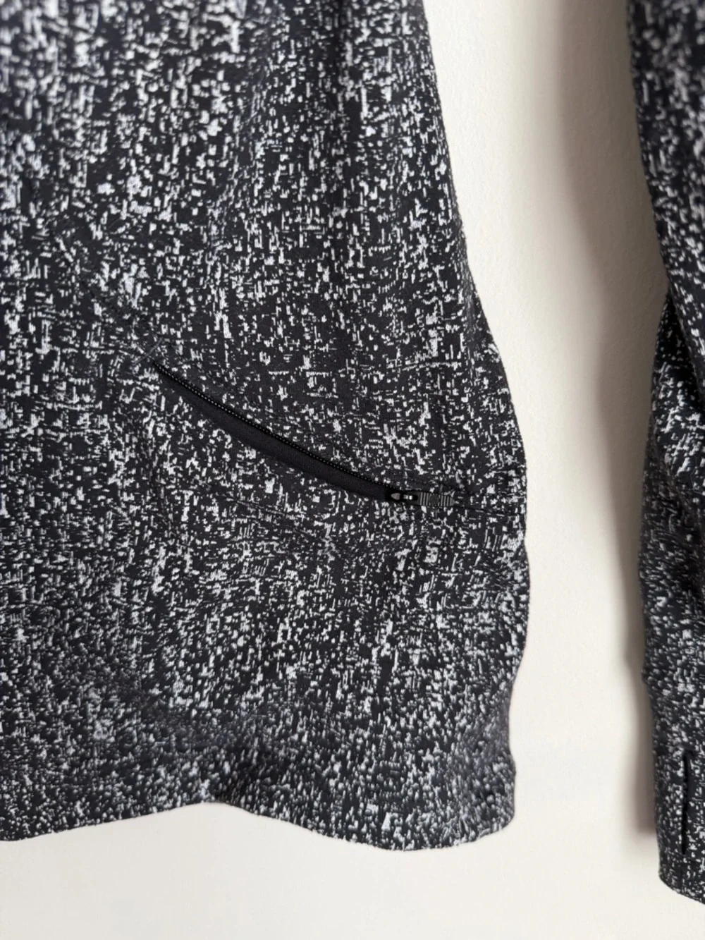 Lululemon Extra Mile Long Sleeve - Picture 5 of 7